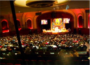 HHDL%20Bloomington%20stage.jpg